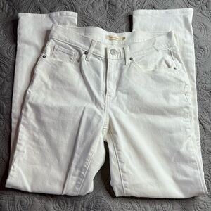 Levi’s white classic straight jeans size 28